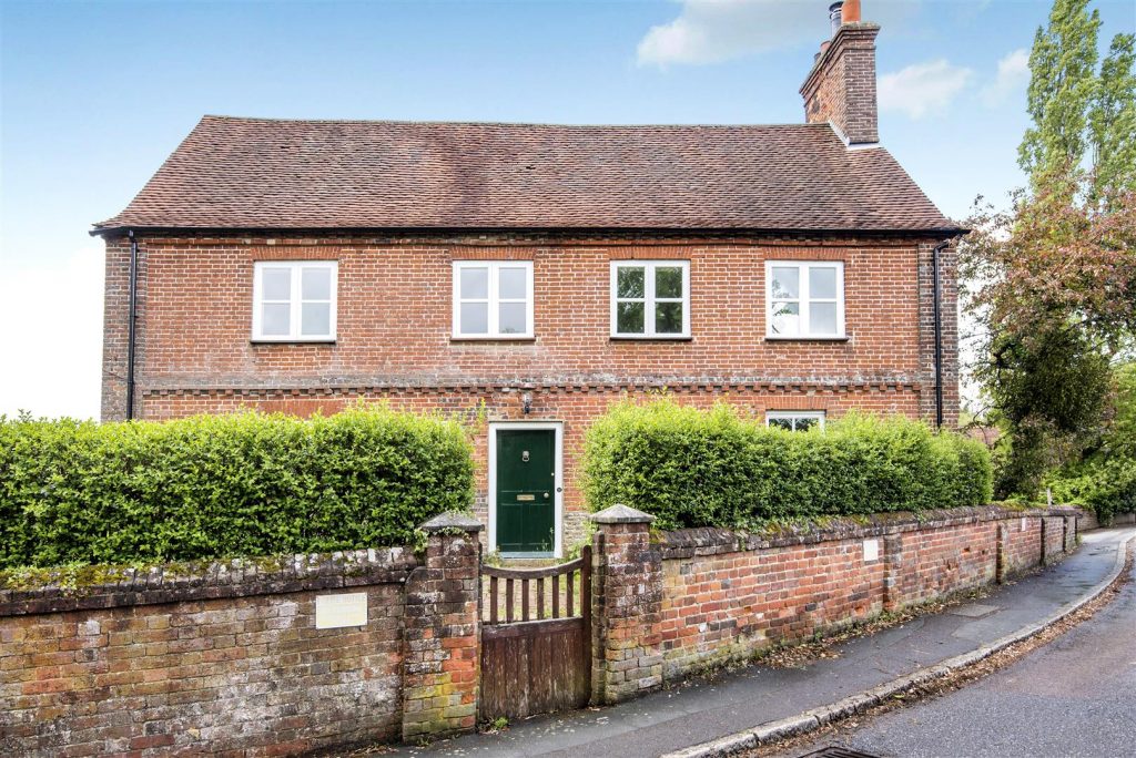The Street, Puttenham