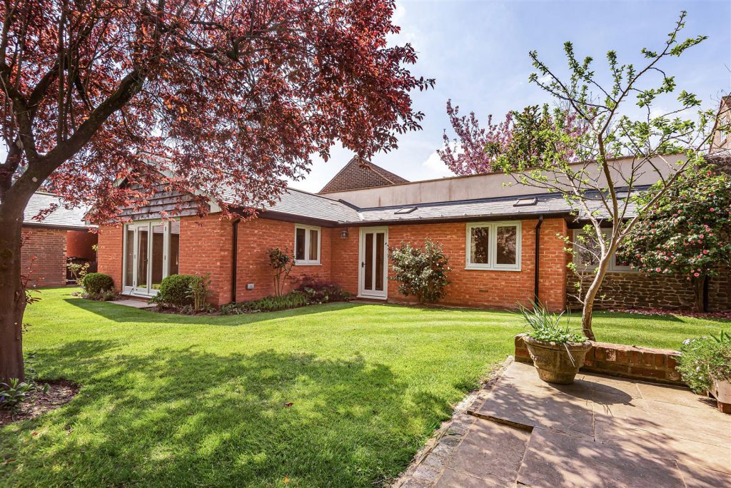 Woolmer Lane, Bramshott