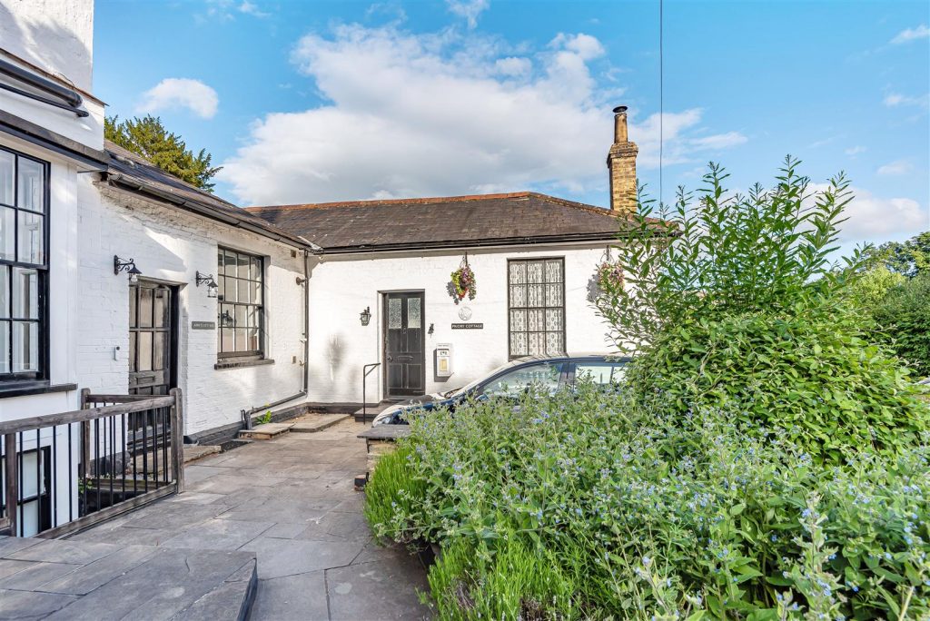 Portsmouth Road, Guildford