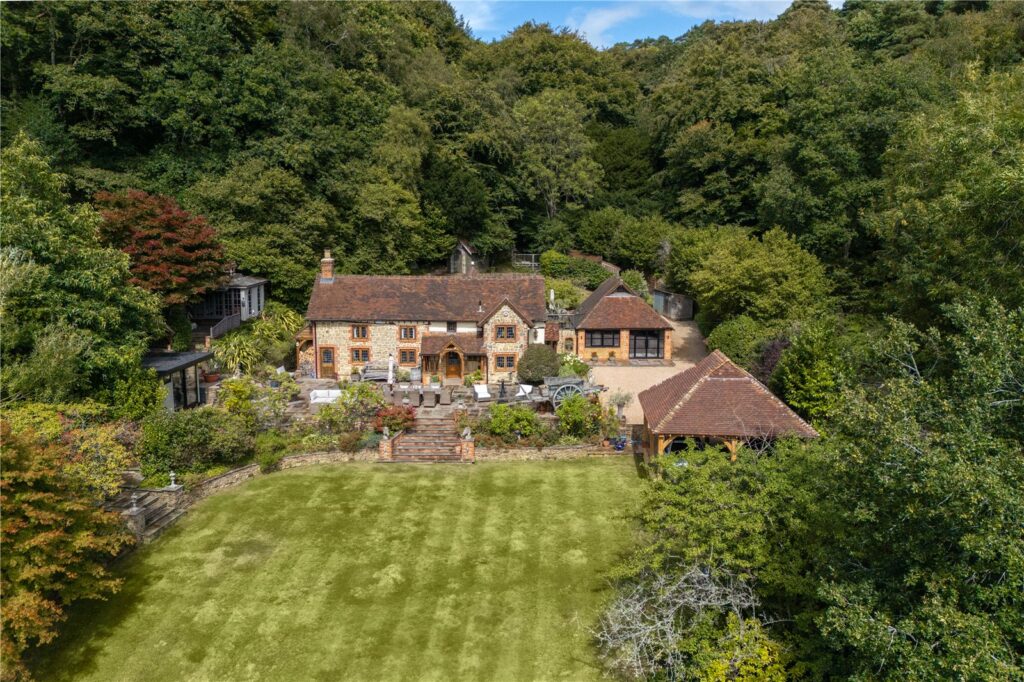 Horse Block Hollow, Cranleigh, Surrey, GU6 7NJ