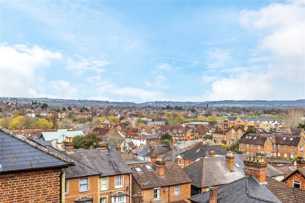 Latimer Road, Godalming, Surrey, GU7 1BW