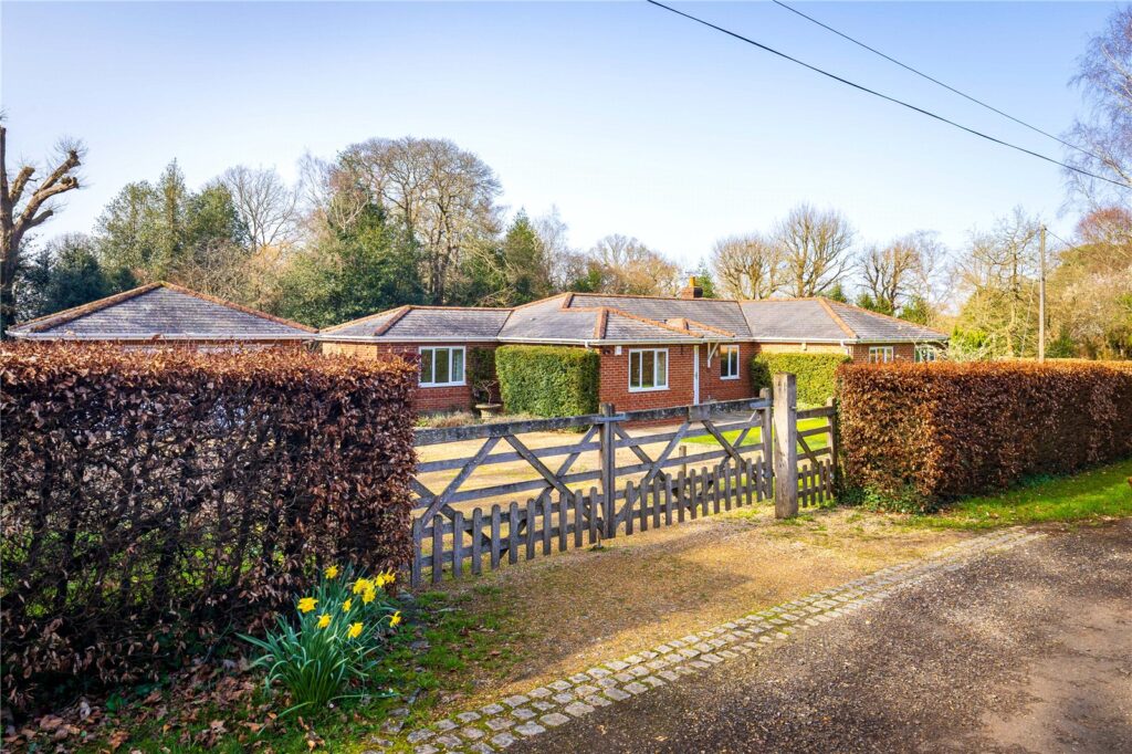 Salt Lane, Hydestile, Godalming, Surrey, GU8 4DH