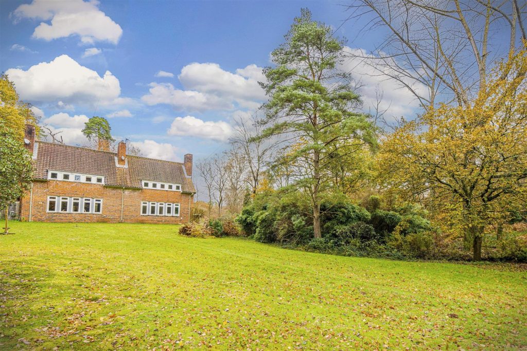 Littleworth Road, Seale, Farnham