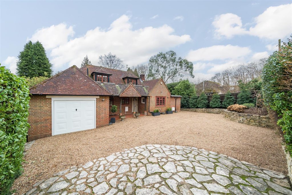 Pine View Close, Haslemere