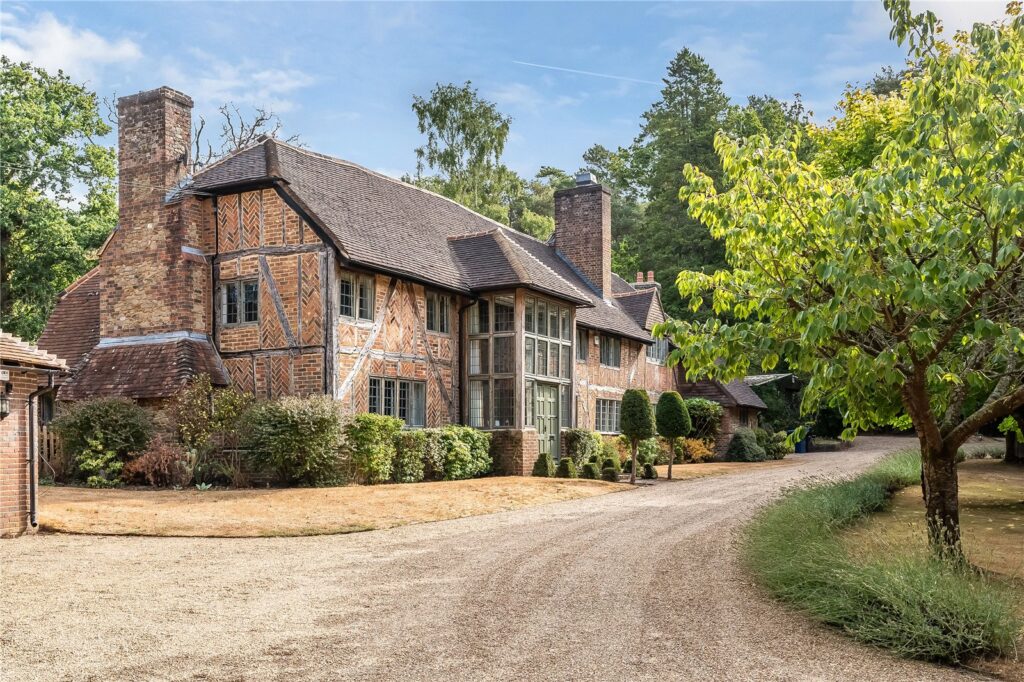 Farnham Road, Tilford, Farnham, Surrey, GU10 2AS