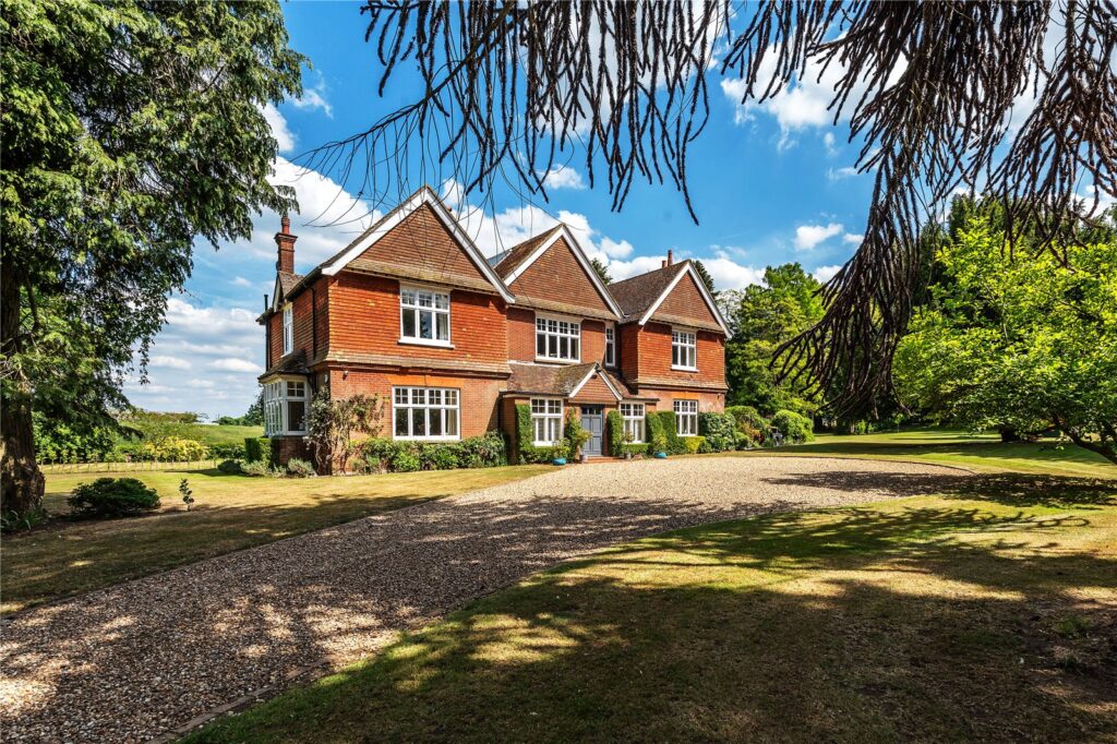 Haslemere Road, Witley, Godalming, Surrey, GU8 5PT
