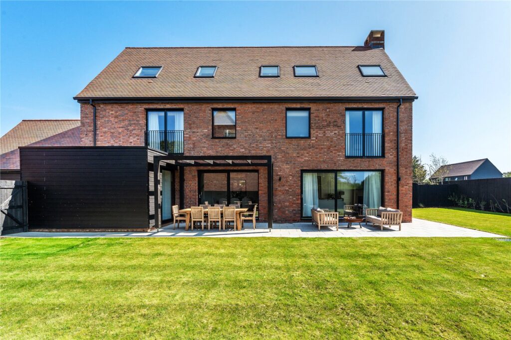 Horsham Road, Alfold, Cranleigh, Surrey, GU6 8JE