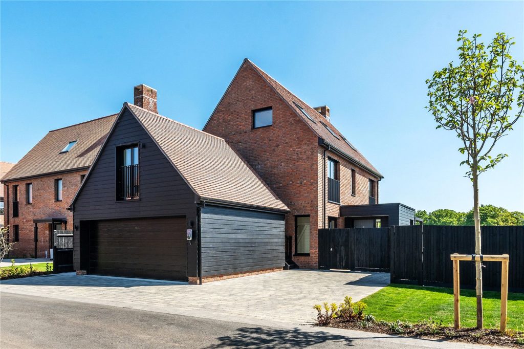 Horsham Road, Alfold, Cranleigh, Surrey, GU6 8JE