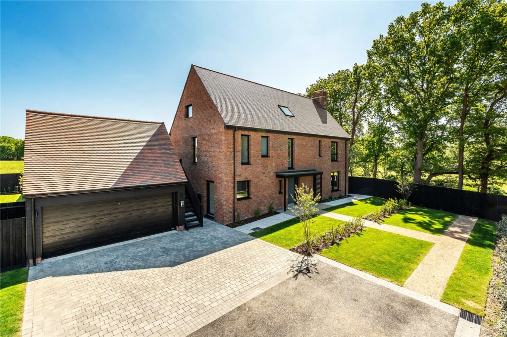 Horsham Road, Alfold, Cranleigh, Surrey, GU6 8JE