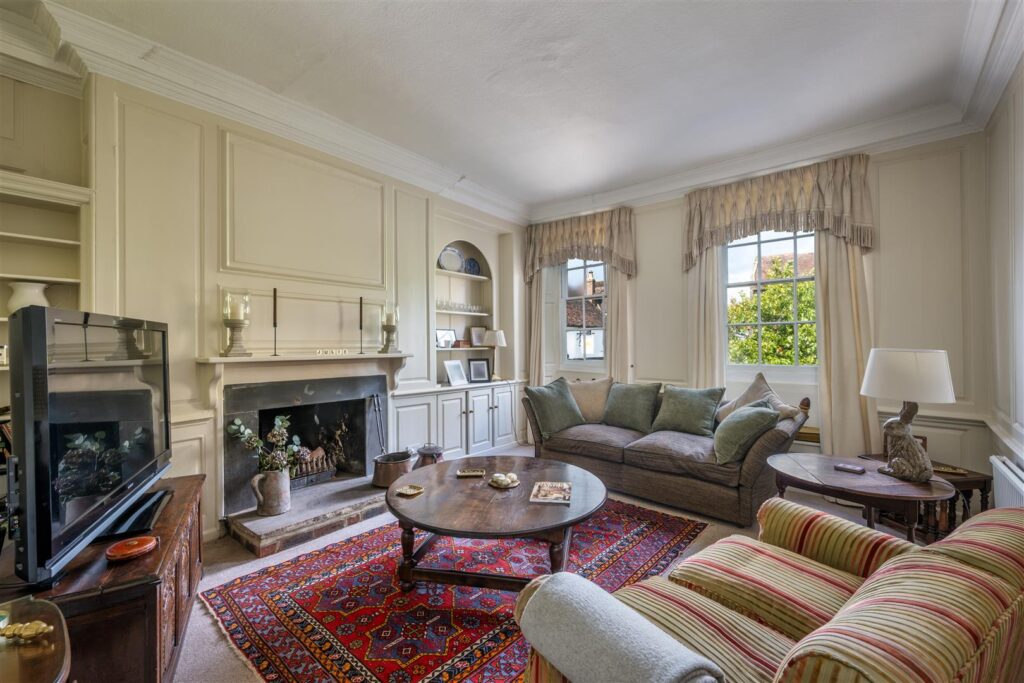 Edinburgh Square, Midhurst