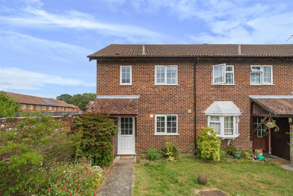 Chalcraft Close, Liphook