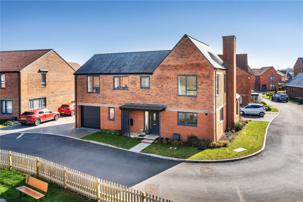 Hornbeam Way, Godalming, Surrey, GU7 2FN