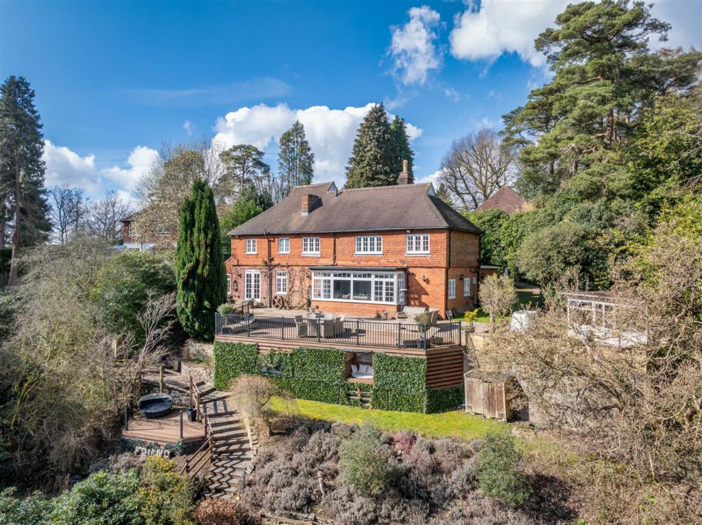 Hazel Grove, Hindhead