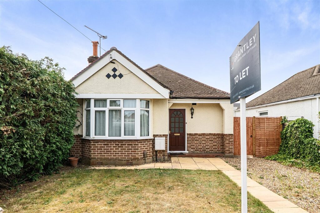 50 Farleigh Road New Haw Weybridge