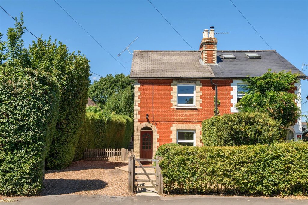Chertsey Road, Chobham