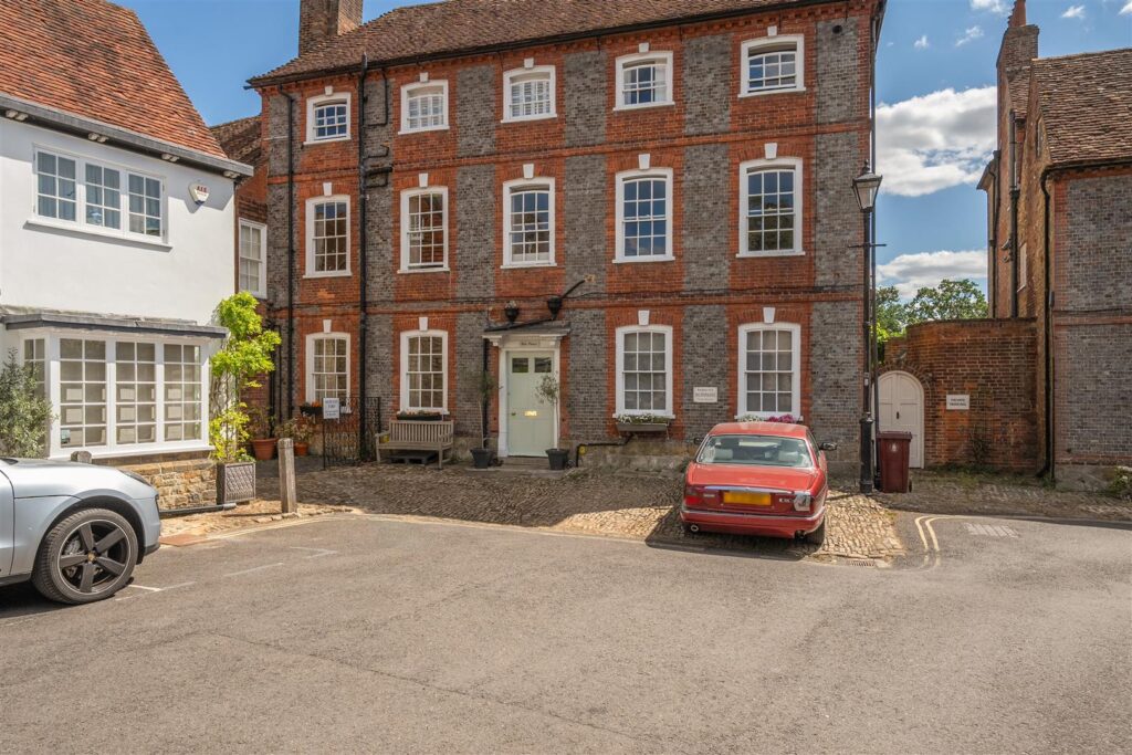Edinburgh Square, Midhurst