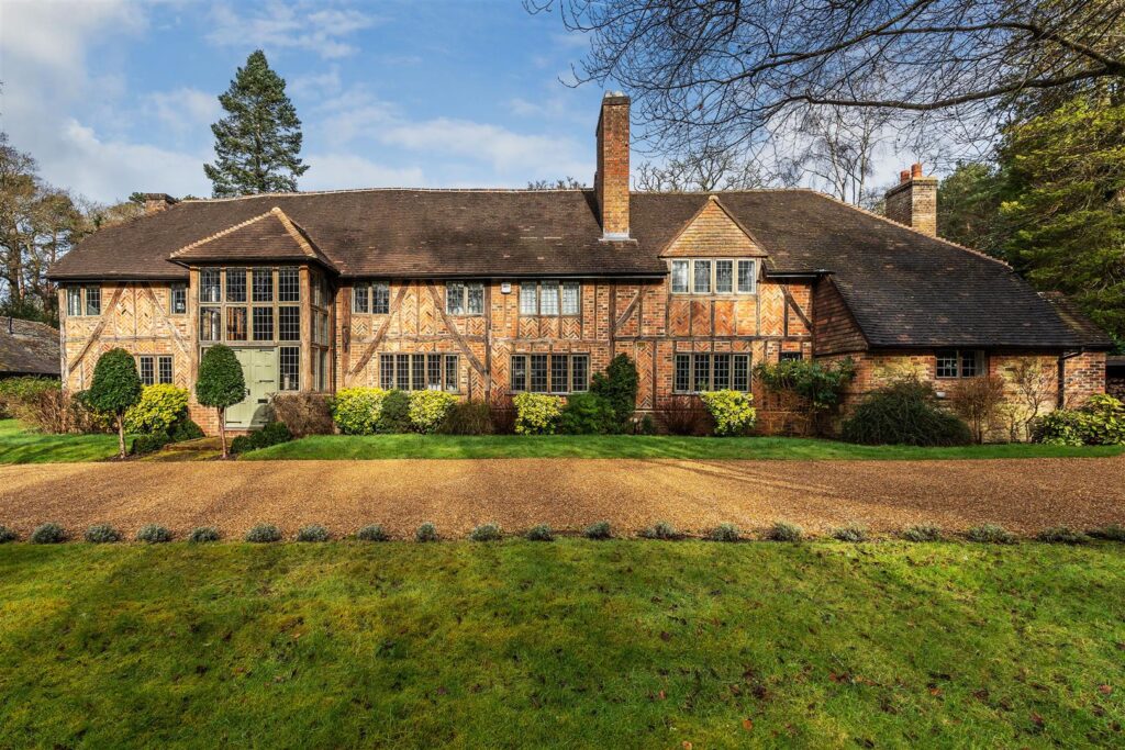 Farnham Road, Tilford