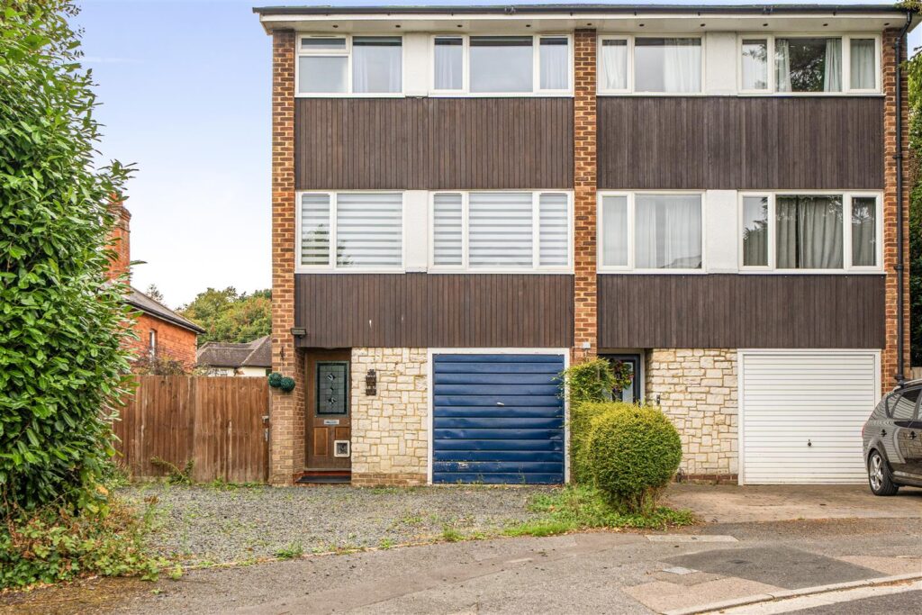 Hall Close, Godalming