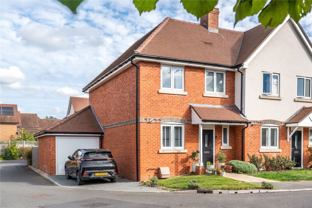 Victoria Mews, Chilworth, Guildford, Surrey, GU4 8DZ